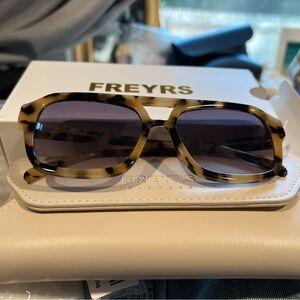 Fryers tortoise sunglasses 🕶️ 
Brand New